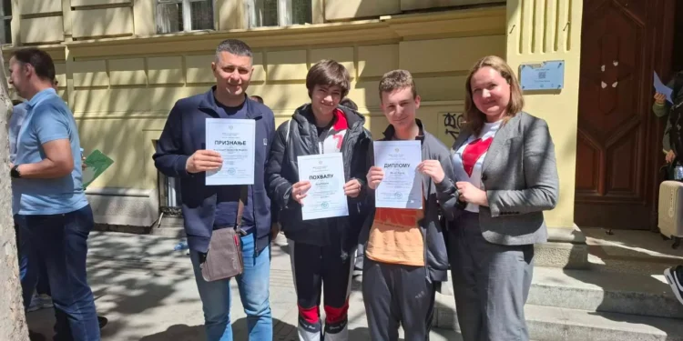 Zľava: Borislav Žarkov, Luka Petrov, Vasil Barca a Anna Srdićová (foto: z archívu školy)