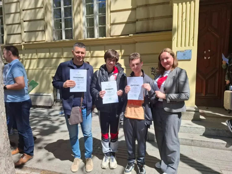 Zľava: Borislav Žarkov, Luka Petrov, Vasil Barca a Anna Srdićová (foto: z archívu školy)