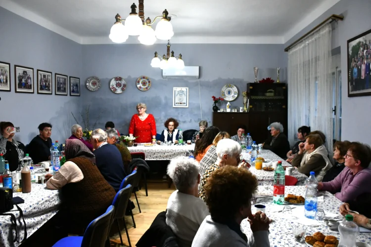 Literárne posedenie v Spolku petrovských žien
