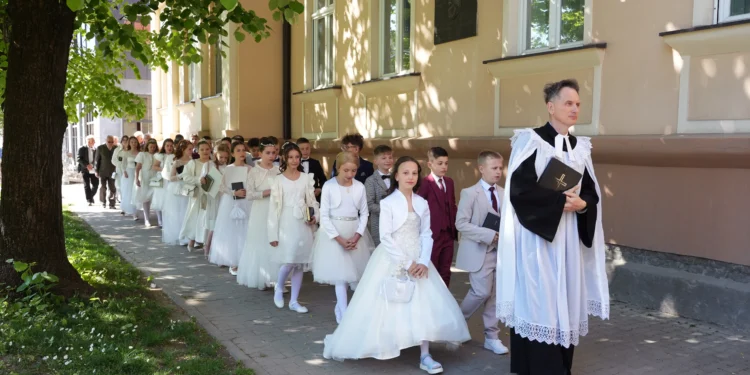 Z konfirmačnej slávnosti v Starej Pazove (foto: Ján Réner)