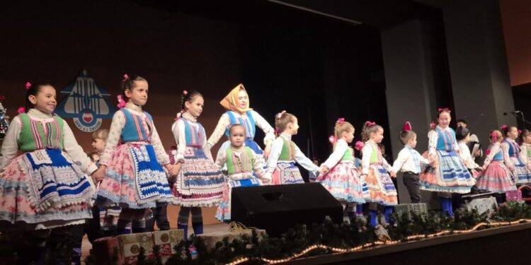 Na prehliadke vystúpia aj členovia detských skupín staropazovského SKUS  hrdinu Janka Čmelíka