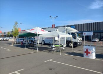 Transfúziomobil na parkovisku nákupného strediska BIG Pazova