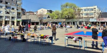 Vystavovatelia s rozličným tovarom na Námestí Dr. Zorana Đinđića v Starej Pazove