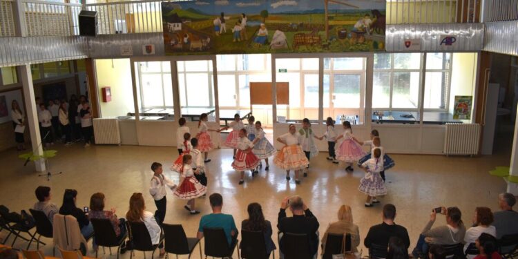 Folklórny tanečný bod