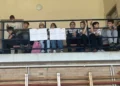 Obecenstvo fandí (foto: z archívu ZŠ Jána Amosa Komenského)