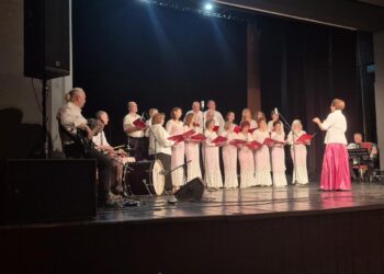 Mestský chór Stará Pazova a skupina Nesalomivi