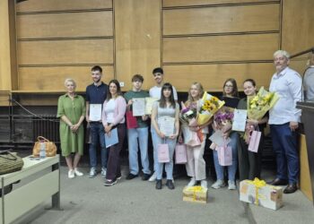 Najúspešnejší maturanti Ekonomicko-obchodnej školy Vuka Karadžića v Starej Pazove