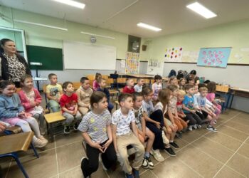 Budúci prváci na návšteve v škole (foto: z archívu školy)