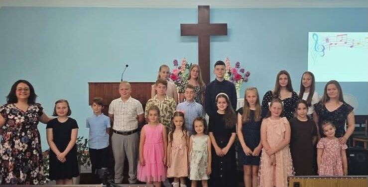 Účastníci koncertu v Padine
