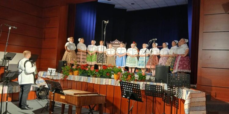 Ženská spevácka skupina MOMS Kovačica (Foto: Katarína Gažová)