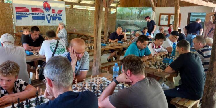 Šachoví nadšenci na minuloročnom turnaji v Kulpíne