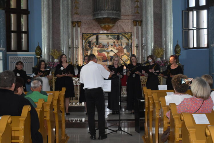 Spevokol CZ Hložany s dirigentom Rastislavom Dudášom