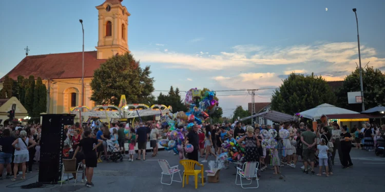 Kolotoče a pouliční predajcovia v okolí Chrámu svätého Iliju Proroka v Starej Pazove nebudú chýbať ani tento rok