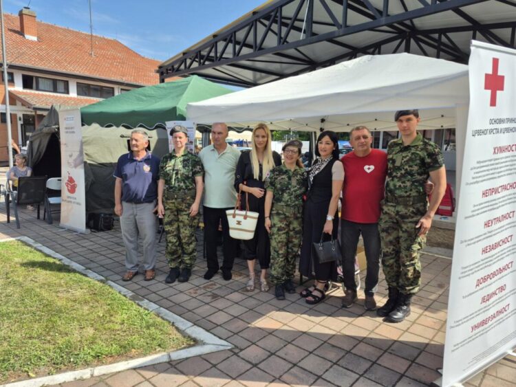 Predstavitelia organizátorov akcie Vojenský lekár na dedine v Surduku