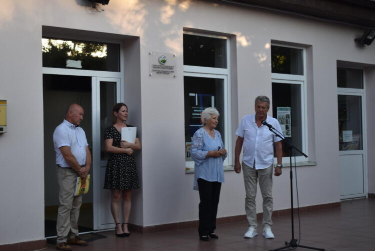 Príhovor predsedu nadlackých umelcov Mihaia Moruziho za pomoci Any Istrage