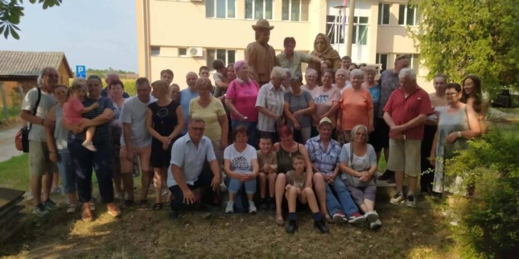 Komlóšania boli ubytovaní v Kysáči (foto: z archívu Organizácie komlóšskych Slovákov)