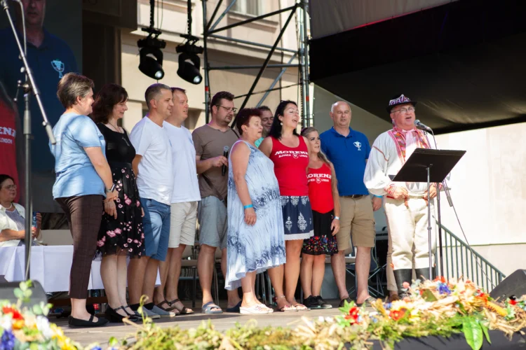 Po ukončení diskusie s krajanmi si účastníci spoločne zaspievali (Foto: Michal Mohl)