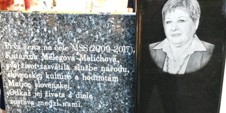 Odkaz na náhrobnom kameni
