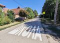 Z vedľajšej ulice vedúcej k škole (Foto: D. Plachtinský)