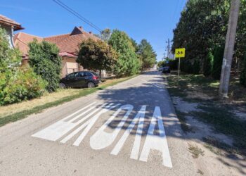 Z vedľajšej ulice vedúcej k škole (Foto: D. Plachtinský)