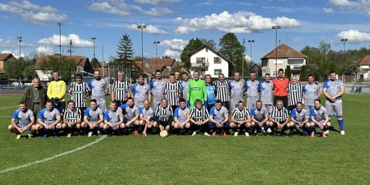 Veteráni FK Slávia a FK Partizan na ihrisku v Kovačici v roku 2023 (Foto: z archívu klubu)